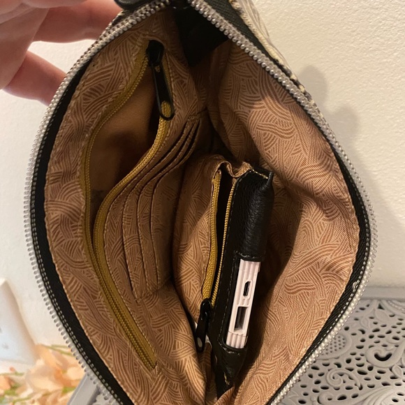 Sakroots Black and White Wallet with Battery Bank  Built In New - Picture 5 of 11